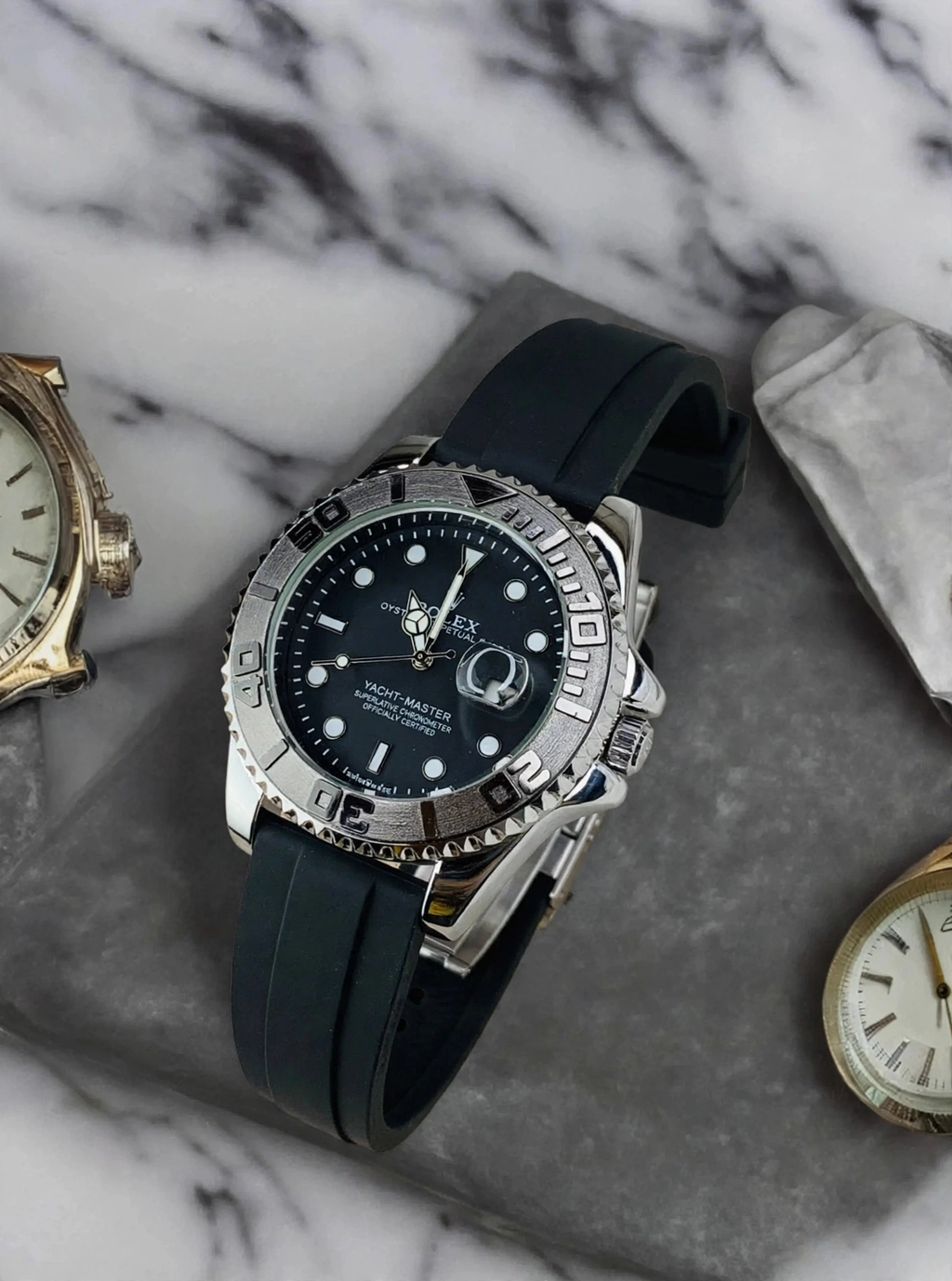 Luxury Men's Black Dial Watch – Gold & Silver Bezel with Black Silicone Strap
