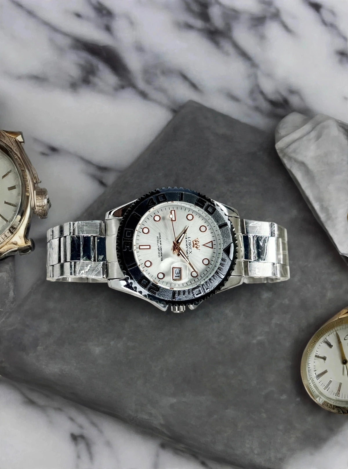 Two-Tone Men's Luxury Watch – Silver, Black & White Dial, Date Display