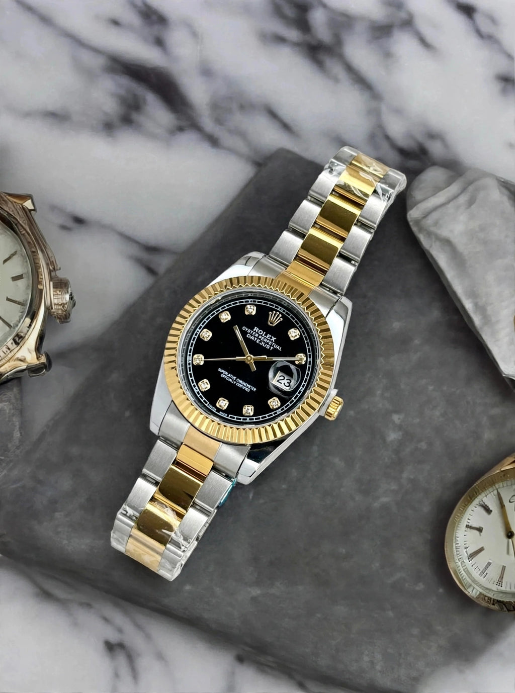 Two-Tone Luxury Men's Watch – Black Dial, Gold & Silver Bracelet, Date Display
