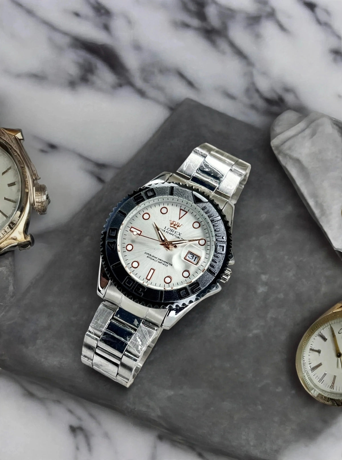 Two-Tone Men's Luxury Watch – Silver, Black & White Dial, Date Display