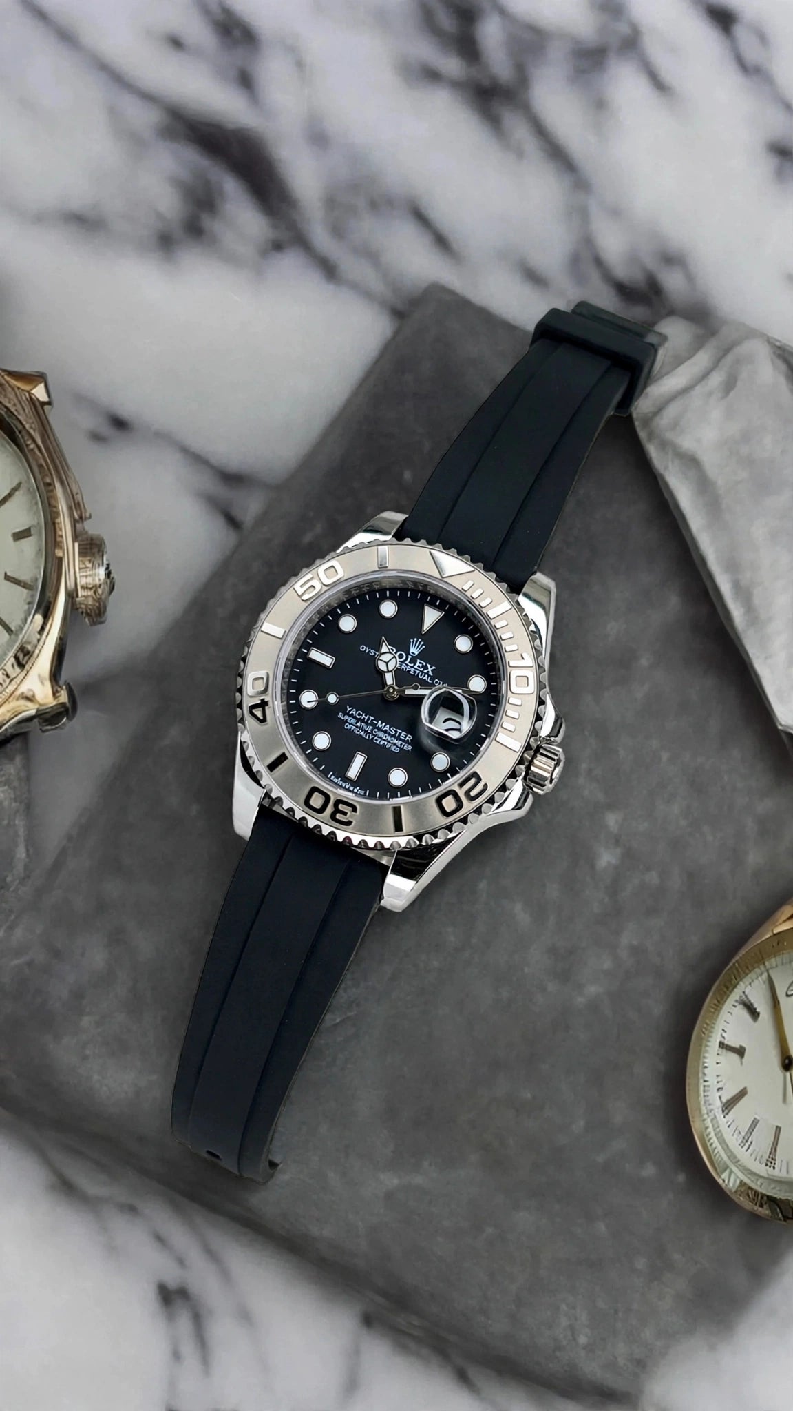 Luxury Men's Black Dial Watch – Gold & Silver Bezel with Black Silicone Strap